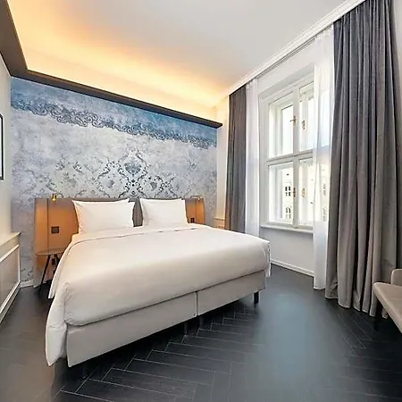 Hyperion Hotel