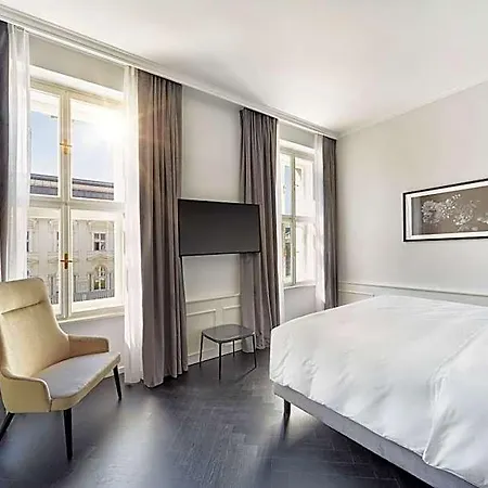 Hyperion Hotel