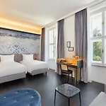 Hotel Hyperion